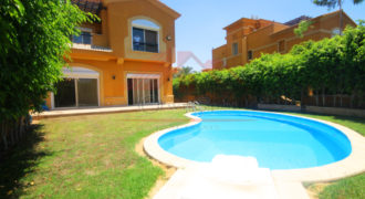 Sunny view villa for rent in compound dyar